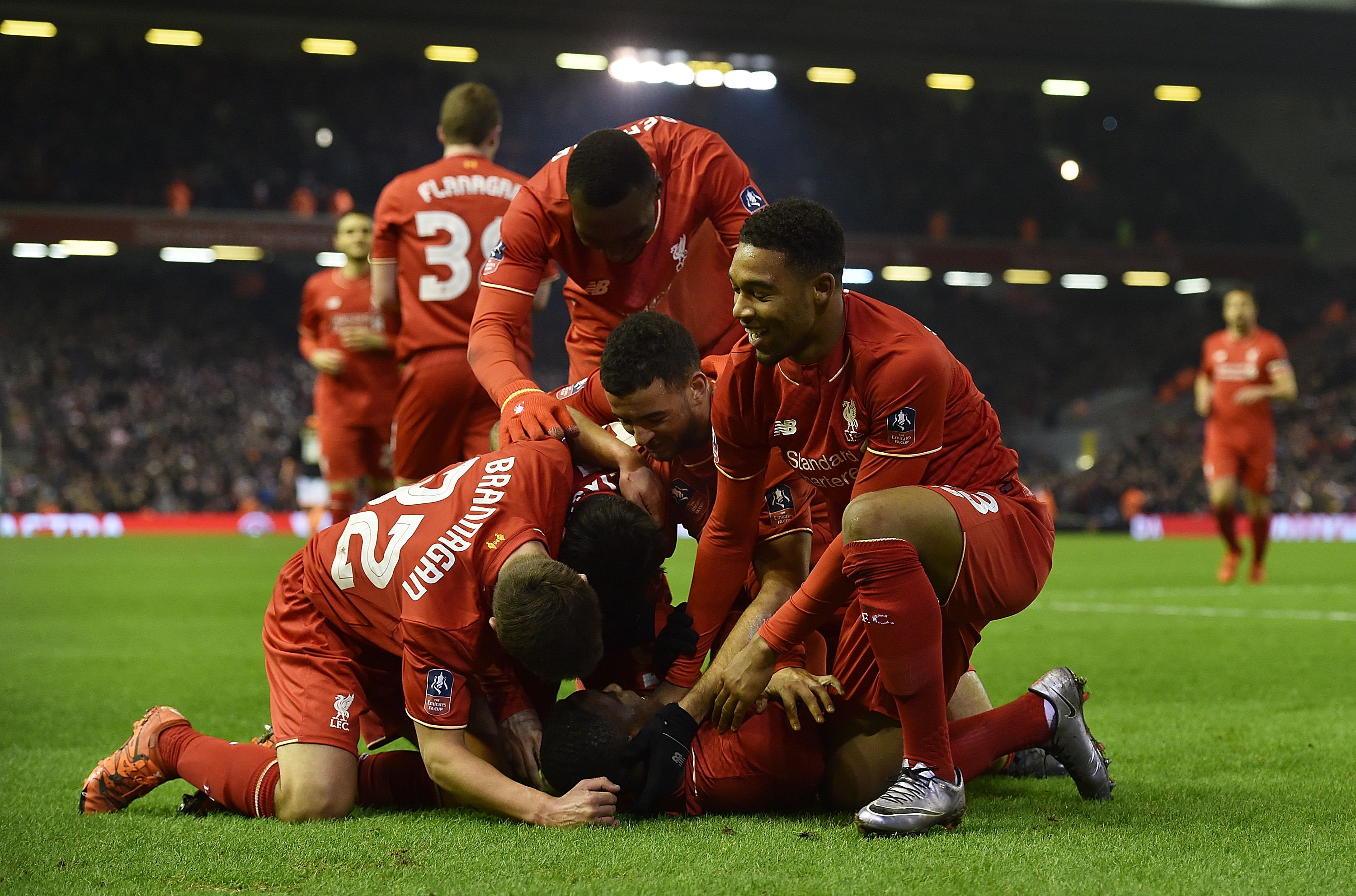 埃梅里告别阿尔巴：当初你被不情愿地改造成边后卫，要给你个拥抱