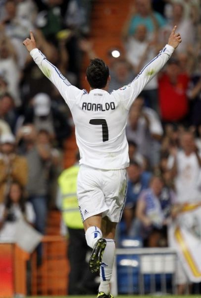 19岁212天，麦利是纽卡队史第二年轻在英超单场传射的球员