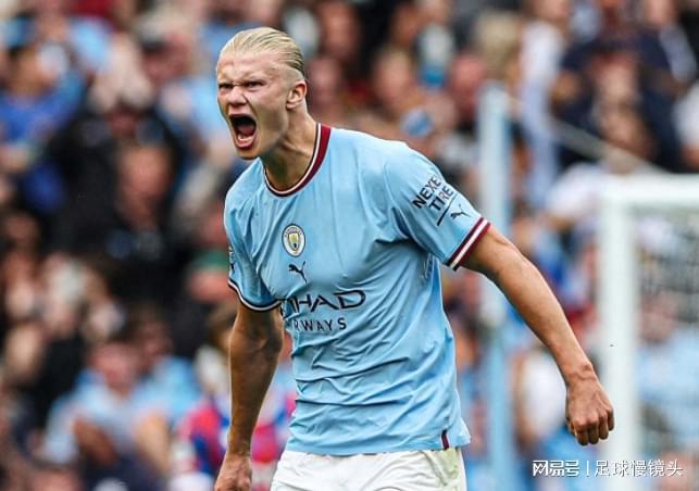 痛！女裁判扔球给希罗，不小心砸到了希罗的关键部位