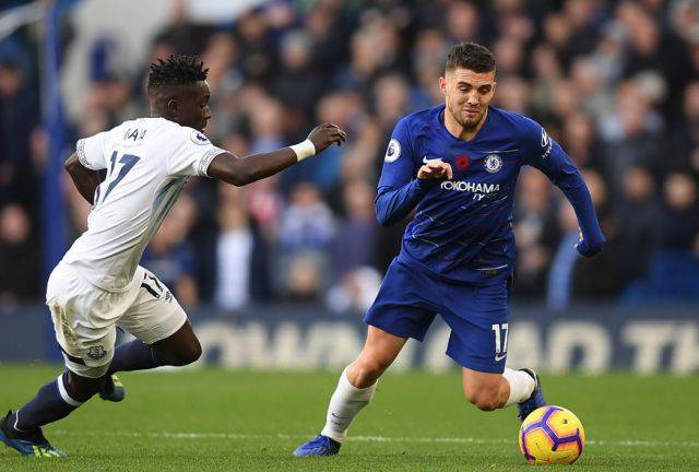 队报：里昂计划1月引进一名中卫，已经联系了切尔西的迪萨西